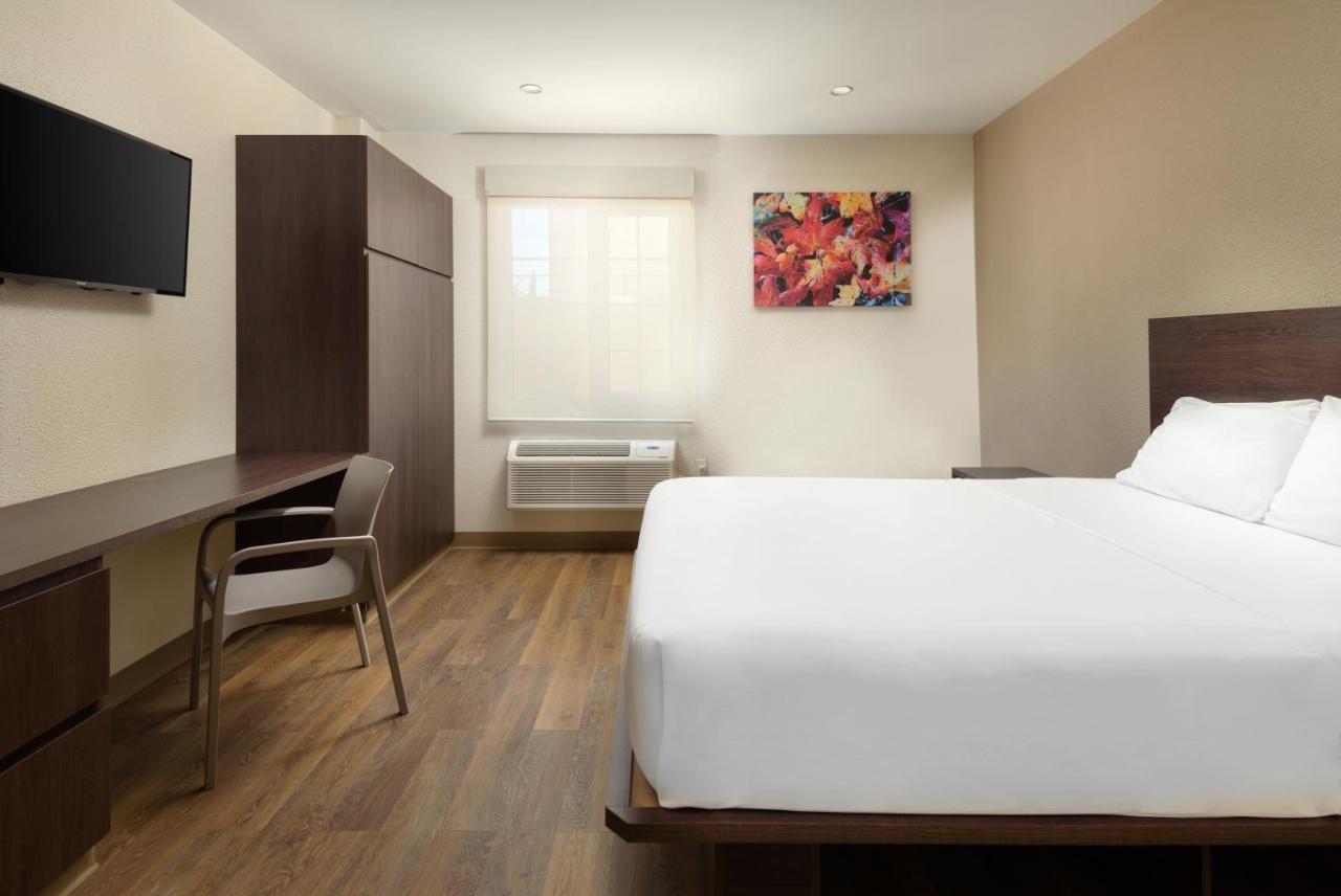 Extended Suites Queretaro Juriquilla จูลิกา ภายนอก รูปภาพ