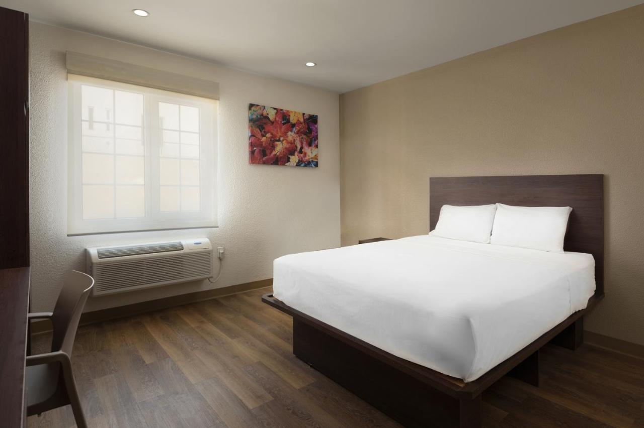 Extended Suites Queretaro Juriquilla จูลิกา ภายนอก รูปภาพ
