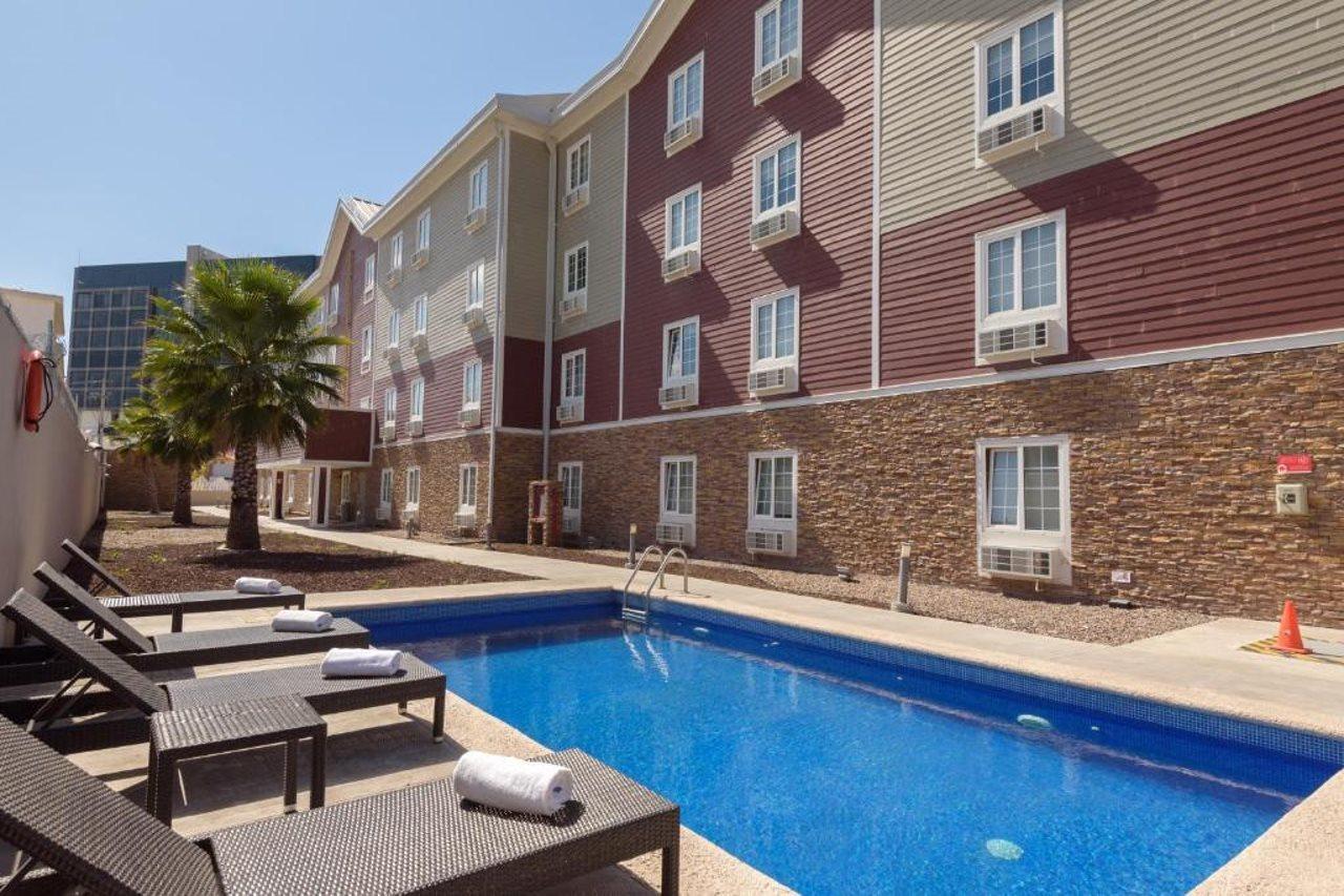 Extended Suites Queretaro Juriquilla จูลิกา ภายนอก รูปภาพ
