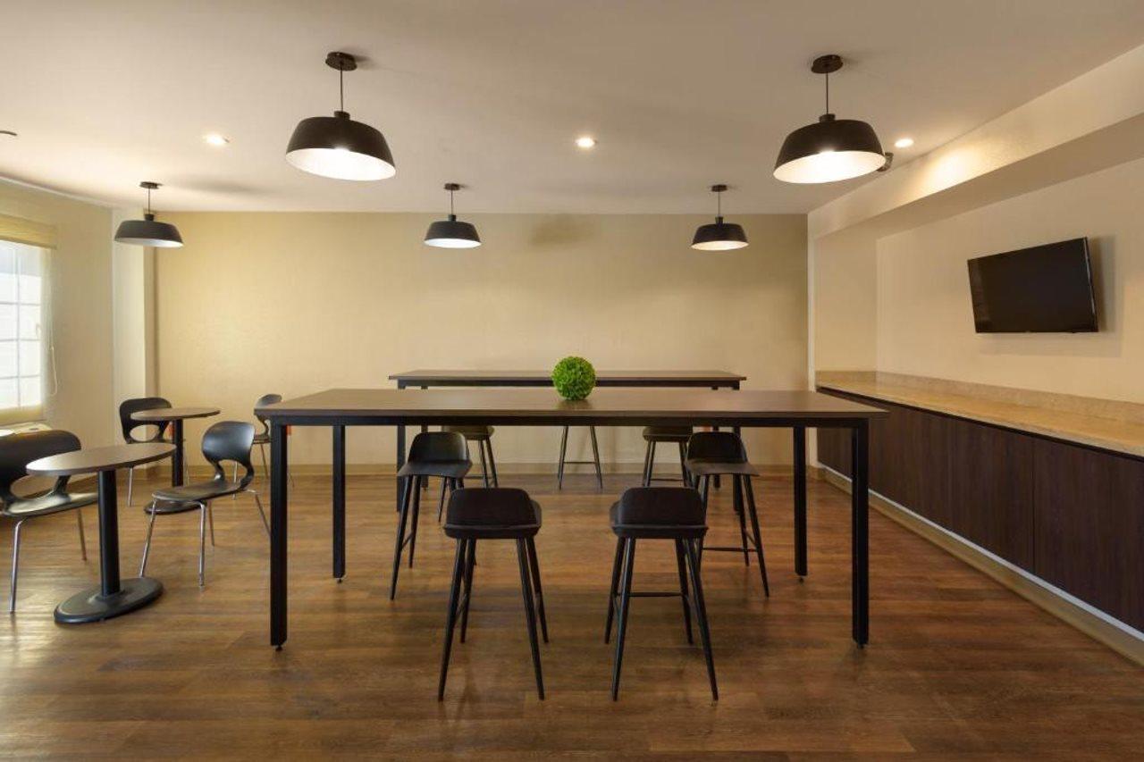 Extended Suites Queretaro Juriquilla จูลิกา ภายนอก รูปภาพ