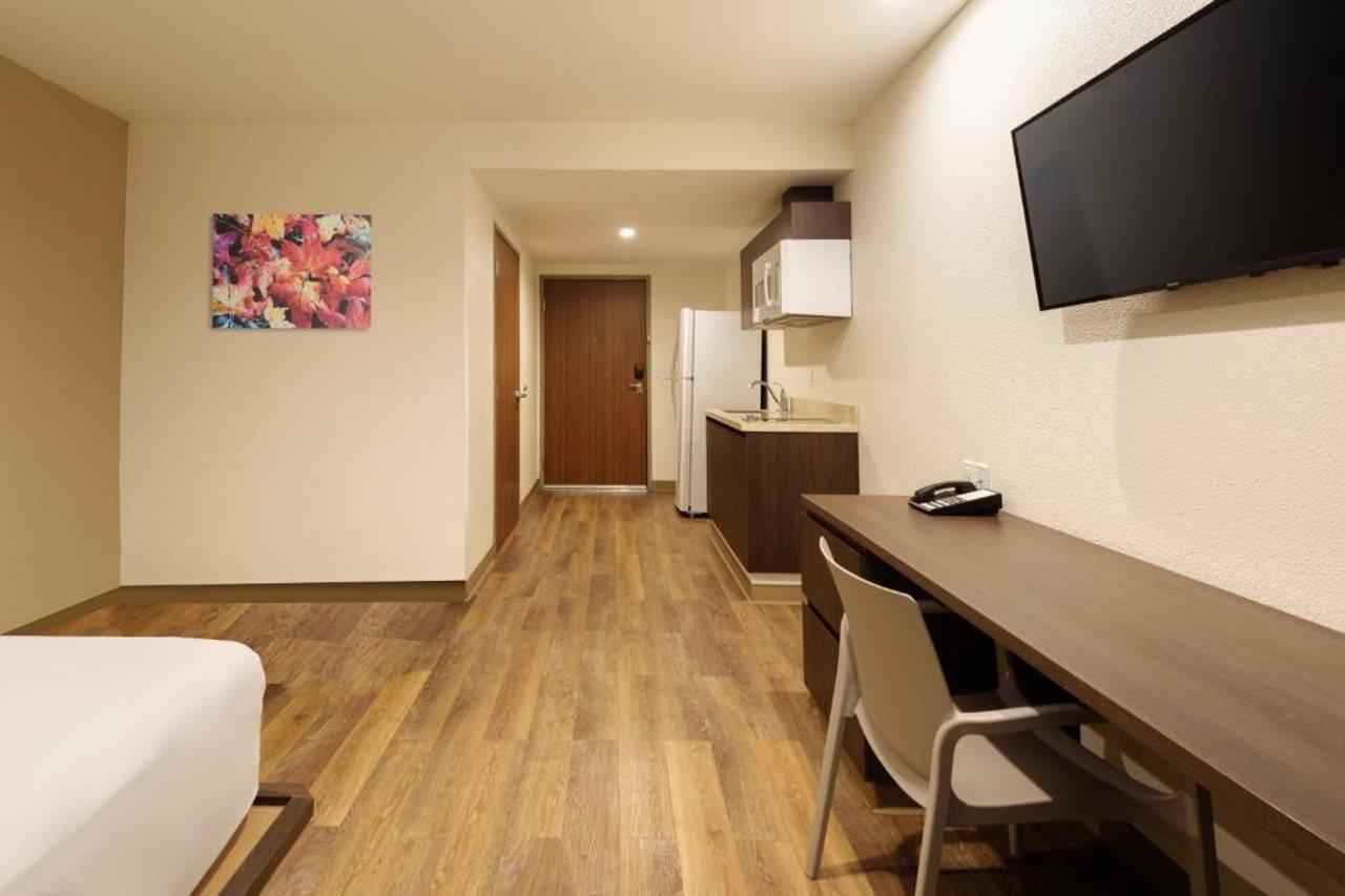 Extended Suites Queretaro Juriquilla จูลิกา ภายนอก รูปภาพ