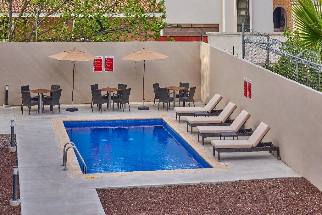 Extended Suites Queretaro Juriquilla จูลิกา ภายนอก รูปภาพ